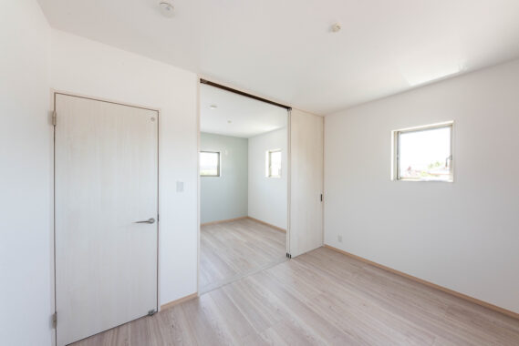 使い分けがしやすい建具で仕切った洋室