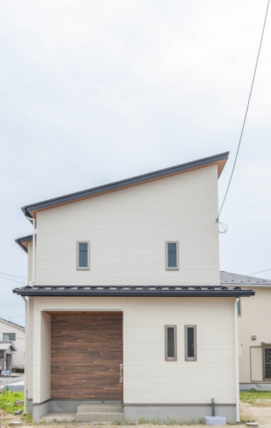 白×木が温かいナチュラルな外観