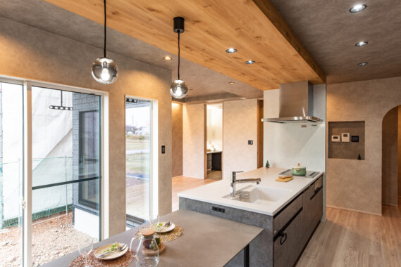 【ルームツアー｜No.53】LDKの中心で家族が繋がる　センターキッチンのある暮らし